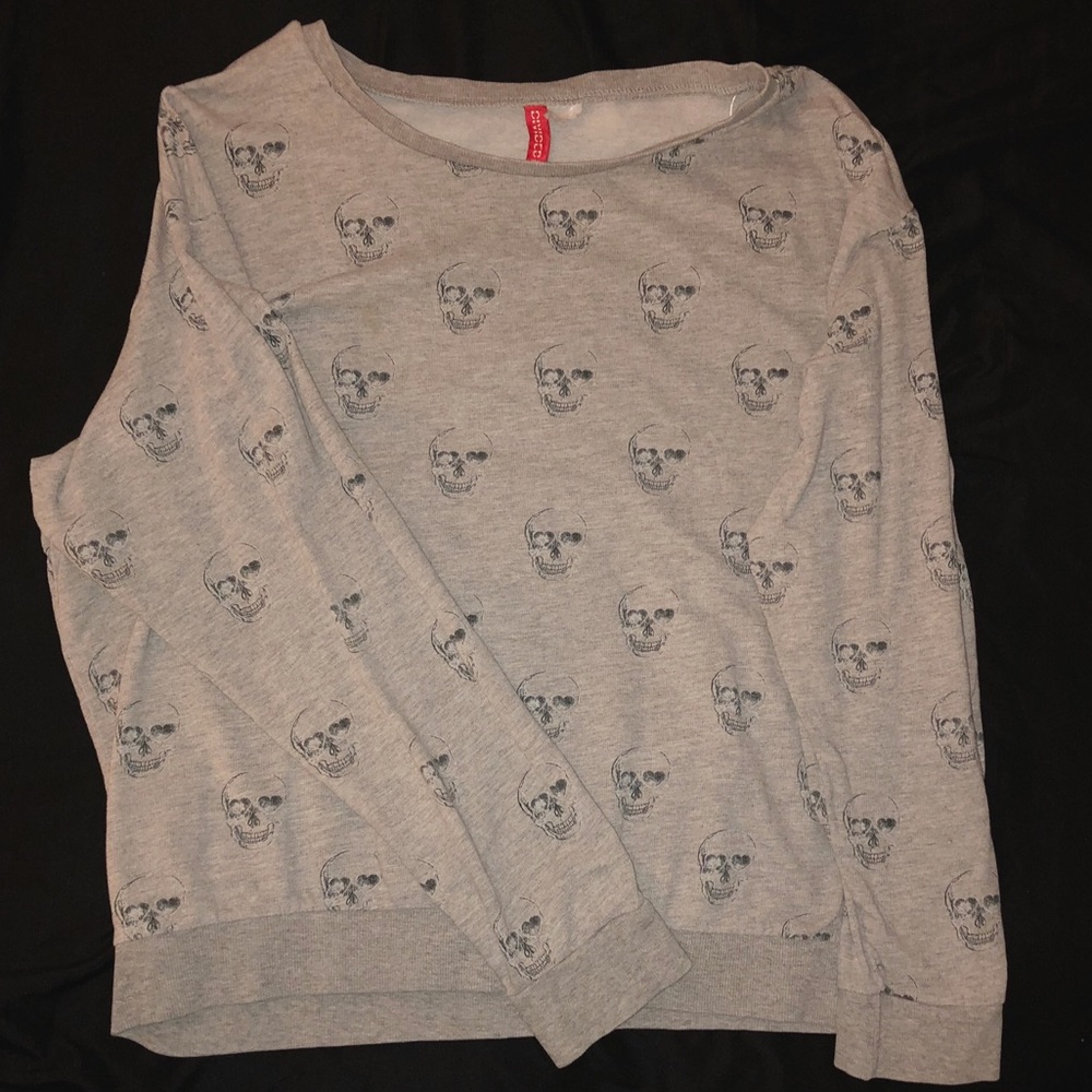 H&M long sleeve skull top